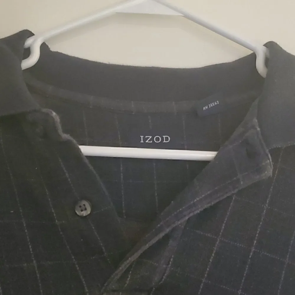 Men's Collared three button light sweater